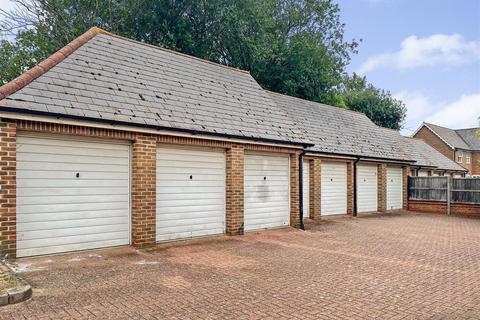 3 bedroom terraced house to rent, Gordon Road, Canterbury