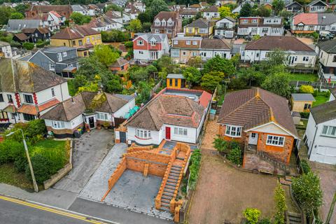 3 bedroom detached bungalow for sale, Station Road, Rayleigh, SS6