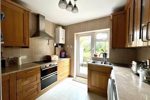 2 bedroom ground floor maisonette for sale, Crayke Hill, Chessington, Surrey. KT9 2JY