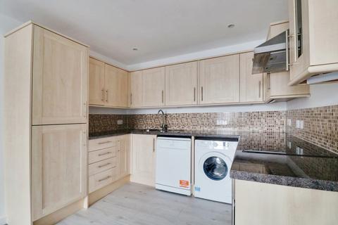 2 bedroom apartment to rent, Oak Road North, Hadleigh, SS7