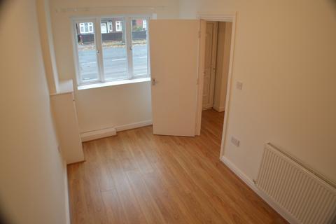 2 bedroom flat to rent, Moss Road, Stretford, Manchester