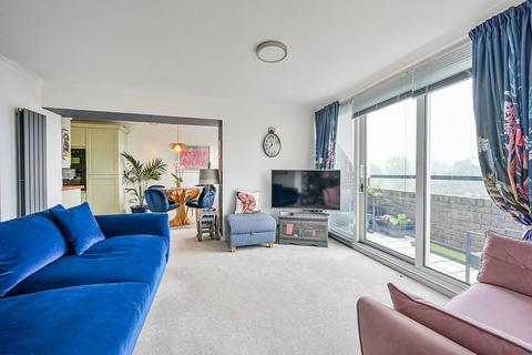 2 bedroom flat for sale, Justin Close, Brentford, TW8