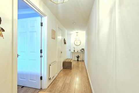 1 bedroom flat for sale, Sangam Close, Southall, Greater London, UB2