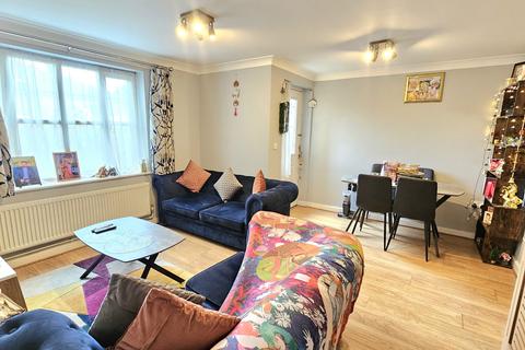 1 bedroom flat for sale, Sangam Close, Southall, Greater London, UB2