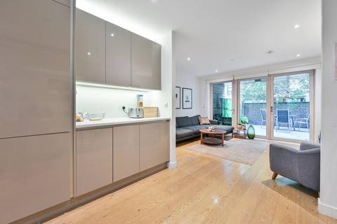 3 bedroom flat for sale, Victory Place, Elephant and Castle, London, SE17