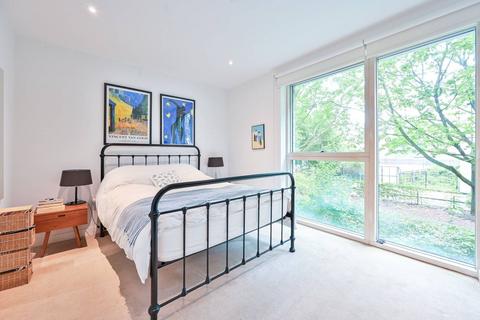 9 Victory Place, London, SE17 1PG