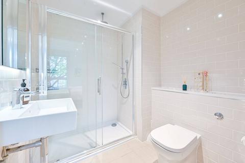 9 Victory Place, London, SE17 1PG