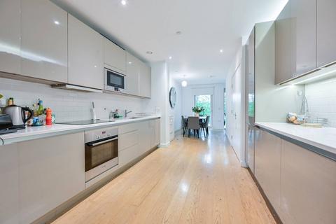 9 Victory Place, London, SE17 1PG
