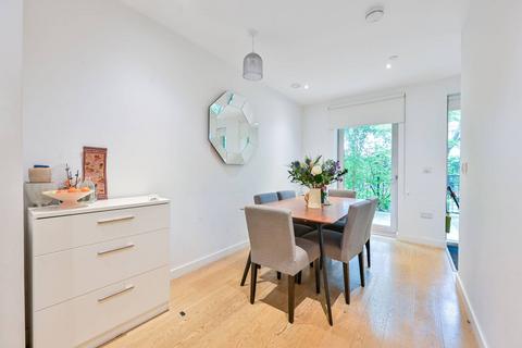 9 Victory Place, London, SE17 1PG
