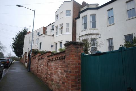 Studio to rent, 8, Milverton Hill, Leamington Spa, Warwickshire, CV32