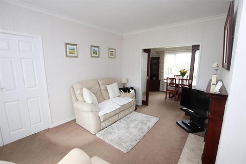 4 Hillcrest Mount, Scholes, Cleckheaton, BD19 6LZ