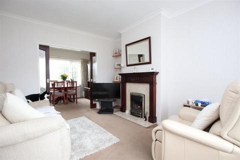 4 Hillcrest Mount, Scholes, Cleckheaton, BD19 6LZ