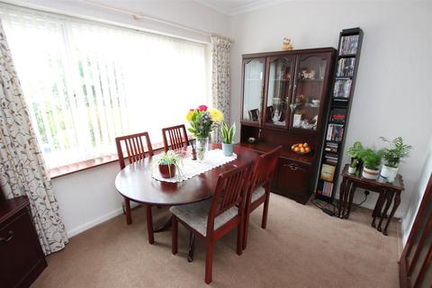 4 Hillcrest Mount, Scholes, Cleckheaton, BD19 6LZ