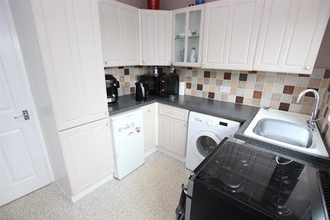 4 Hillcrest Mount, Scholes, Cleckheaton, BD19 6LZ