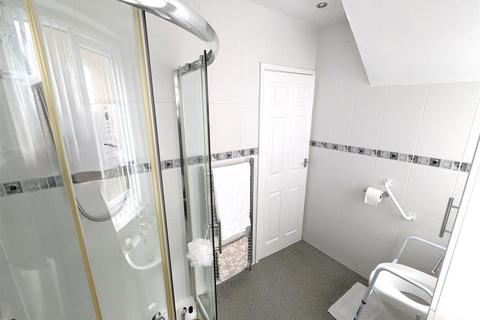 4 Hillcrest Mount, Scholes, Cleckheaton, BD19 6LZ