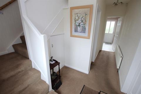 4 Hillcrest Mount, Scholes, Cleckheaton, BD19 6LZ
