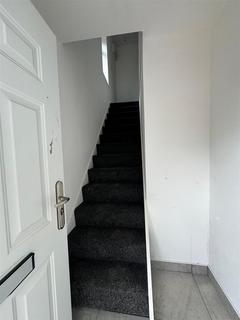 2 bedroom flat to rent, Birmingham New Road, Dudley