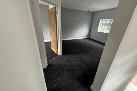 2 bedroom flat to rent, Birmingham New Road, Dudley