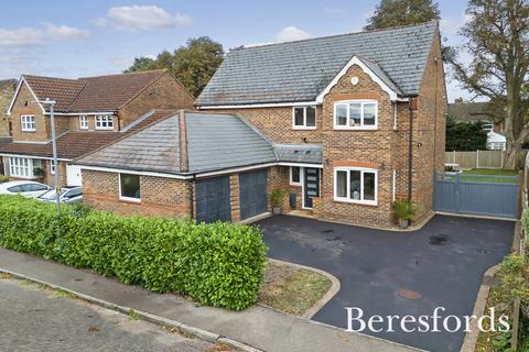 4 bedroom detached house for sale, Burntwood Close, Billericay, CM12