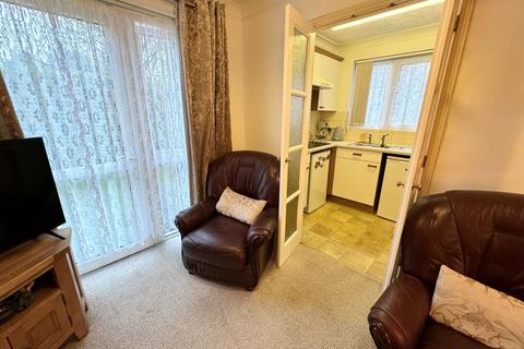1 bedroom ground floor flat for sale, Rivendell Court, Stratford Road, Hall Green