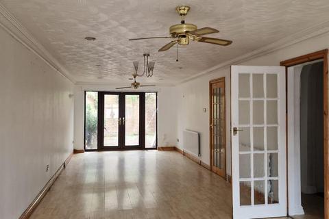 5 bedroom detached house to rent, Walsall Road, Wednesbury