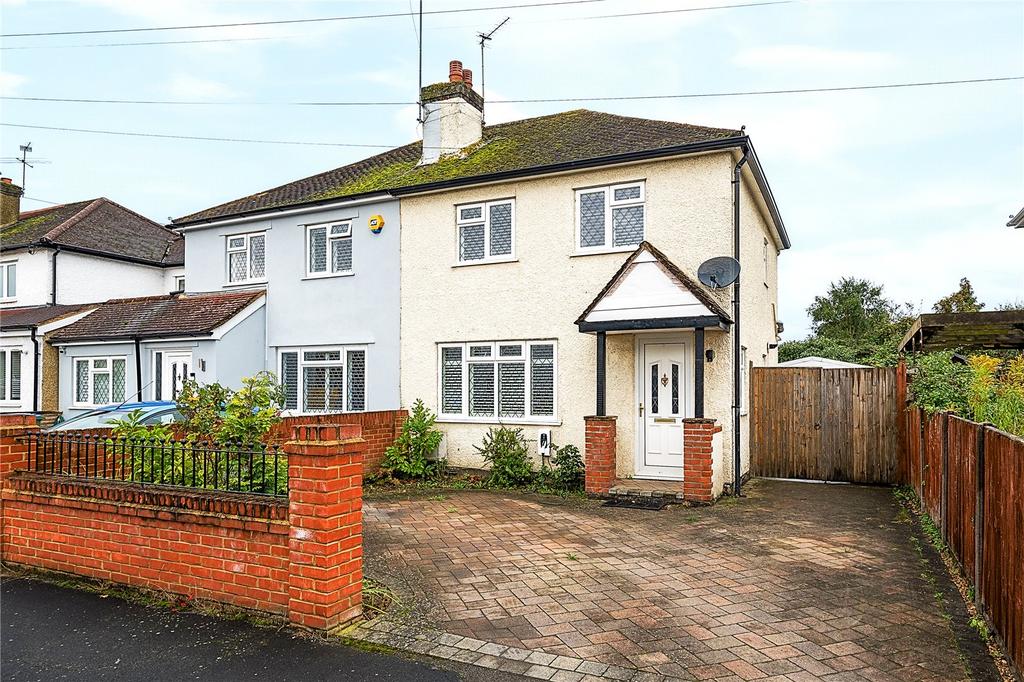 Normanhurst Road, WaltonOnThames, KT12 2 bed semidetached house for