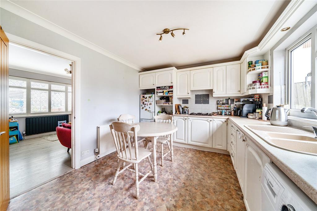 Normanhurst Road, WaltonOnThames, KT12 2 bed semidetached house for