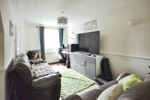 2 bedroom end of terrace house to rent, Byron Way, Stamford, Lincs