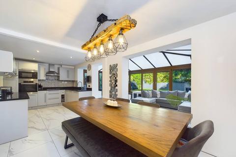 5 Brecon Close, Paignton, TQ4 7GF