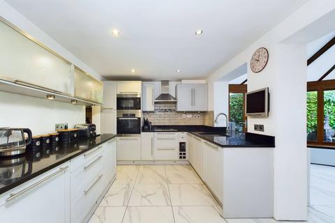5 Brecon Close, Paignton, TQ4 7GF