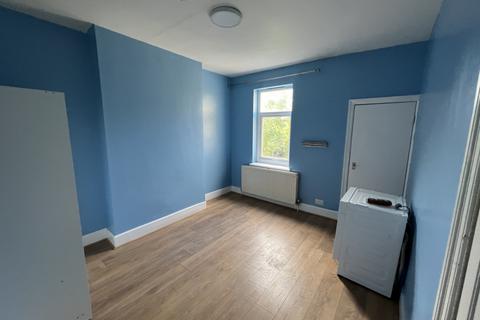 3 bedroom flat to rent, 24a Radnor Road, HA1