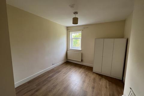 3 bedroom flat to rent, 24a Radnor Road, HA1