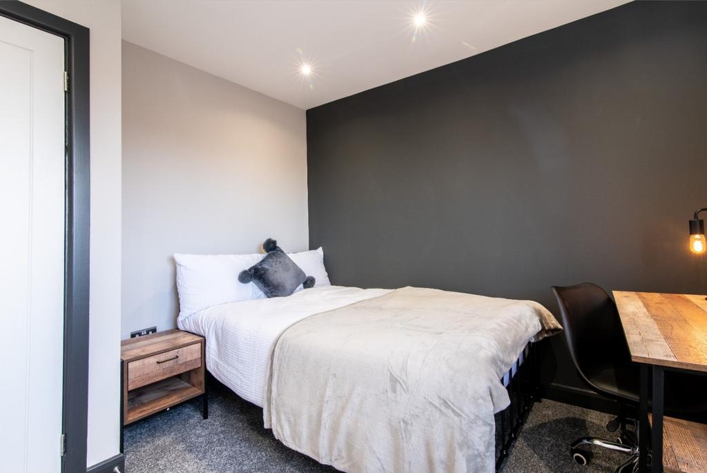 Bedroom chandos