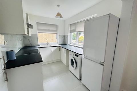 2 bedroom flat to rent, Ferrymead Avenue, Greenford, UB6