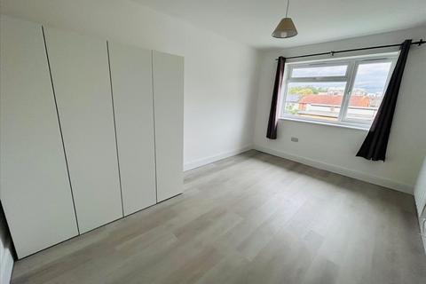 2 bedroom flat to rent, Ferrymead Avenue, Greenford, UB6