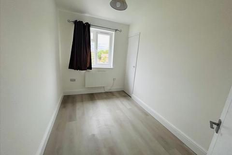 2 bedroom flat to rent, Ferrymead Avenue, Greenford, UB6