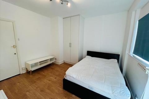 Studio to rent, Oldfield Lane North, Greenford, UB6