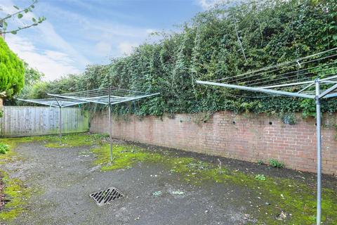12 Henderson Close, Trowbridge, BA14 0AY