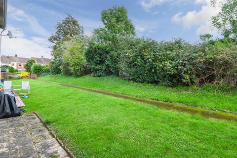 12 Henderson Close, Trowbridge, BA14 0AY