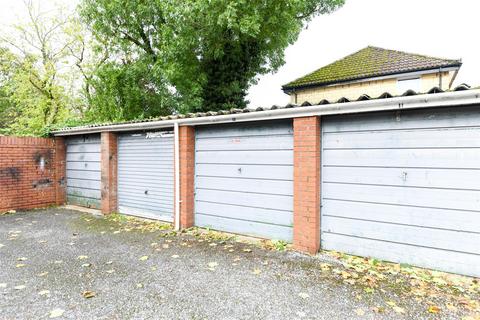 12 Henderson Close, Trowbridge, BA14 0AY
