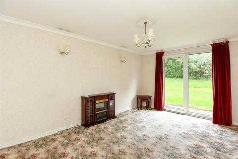 12 Henderson Close, Trowbridge, BA14 0AY