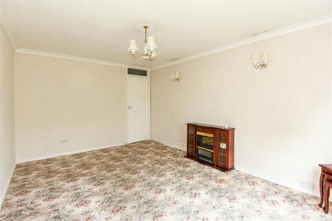 12 Henderson Close, Trowbridge, BA14 0AY