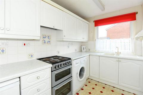 12 Henderson Close, Trowbridge, BA14 0AY