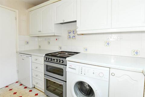 12 Henderson Close, Trowbridge, BA14 0AY