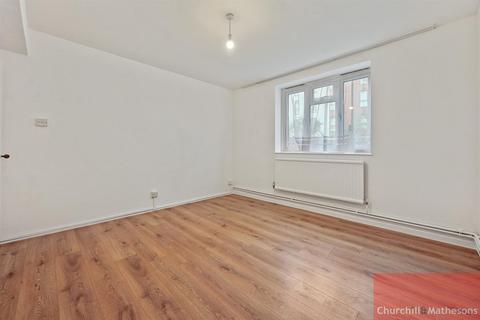 4 bedroom flat to rent, Beech Avenue, London, W3