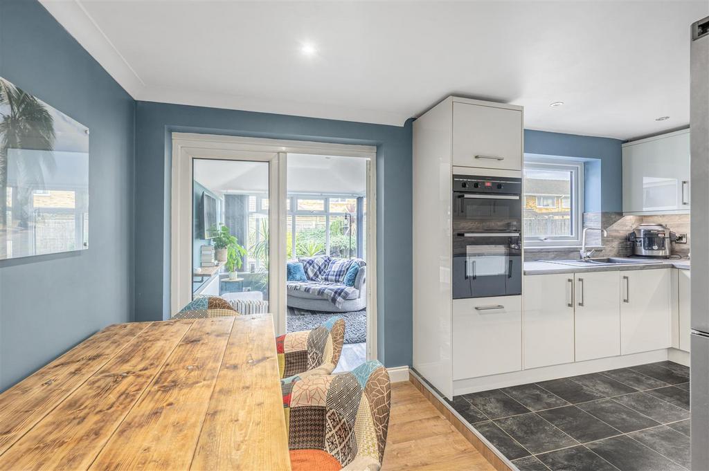 Kitchen dining space