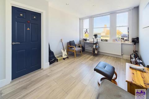 1 bedroom flat for sale, High Street, Chatham