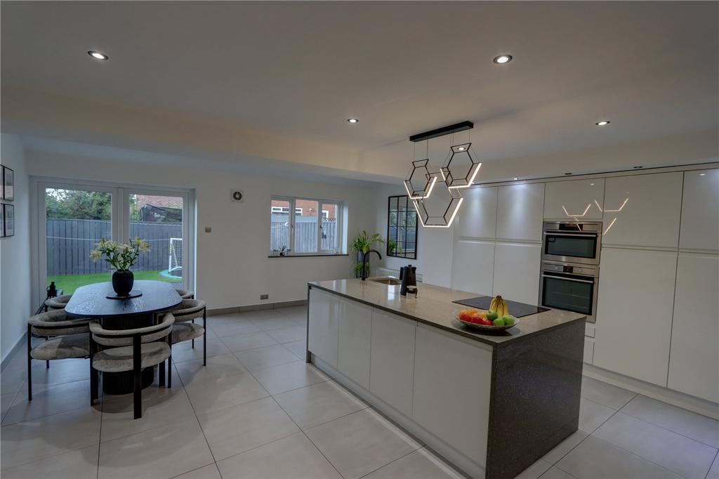 Ashdale Crescent, Newcastle Upon Tyne... 3 bed semidetached house for