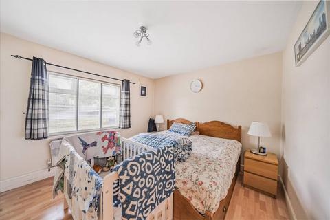 2 bedroom flat to rent, Barnet Way, Mill Hill, London, NW7