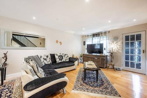 12 Caddis Close, Stanmore, HA7 3TL
